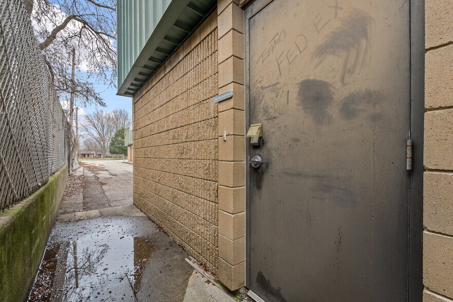 More Photos Of 7200 Highway 150, Greenville Office For Sale