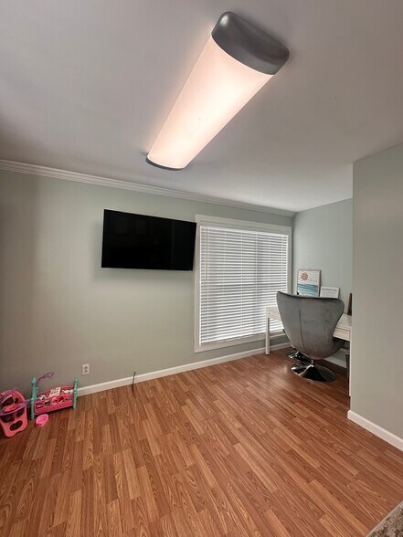 More Photos Of 1226 Lakeview Dr, Franklin Loft Creative Space For Sale