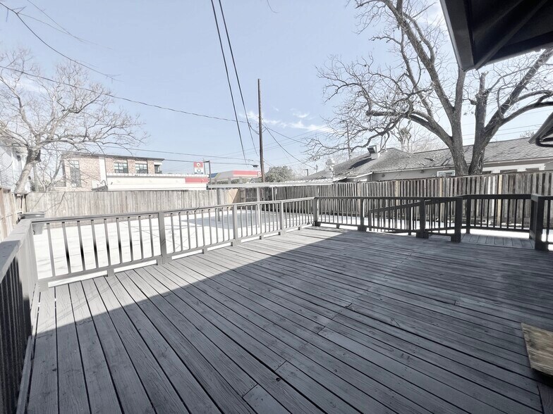 More Photos Of 741 E 9th St, Houston Office Residential For Lease