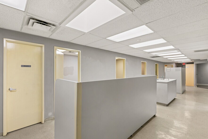 More Photos Of 872 E Sahara Ave, Las Vegas Medical For Lease