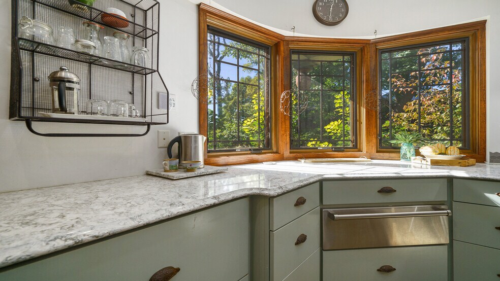 More Photos Of 409 N State St, Franklin Grove Hotel For Sale