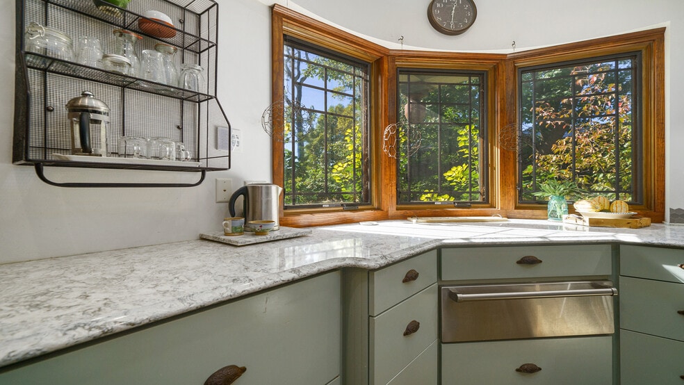 More Photos Of 409 N State St, Franklin Grove Hotel For Sale