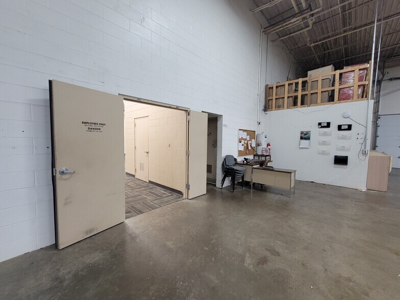 More Photos Of 3701 S Western Ave, Sioux Falls Warehouse For Lease