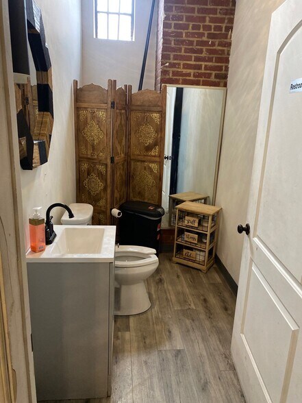 More Photos Of 5503-5505 Reisterstown Rd, Baltimore Freestanding For Lease