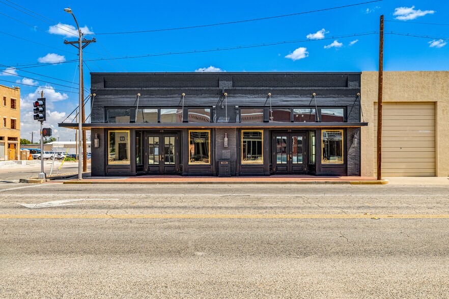 More Photos Of 38 N Chadbourne St, San Angelo Bar For Sale