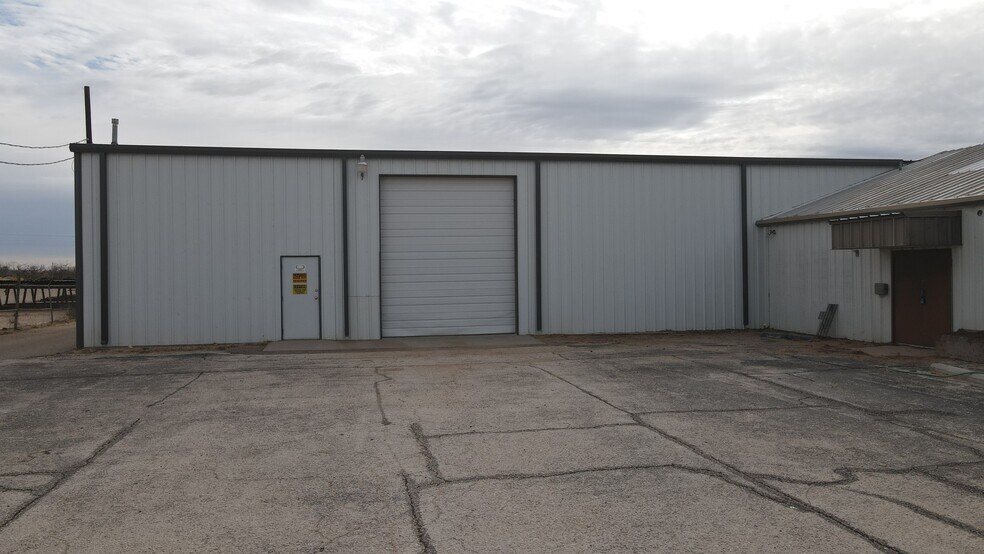 More Photos Of 2403 Avenue O, Eunice Warehouse For Lease