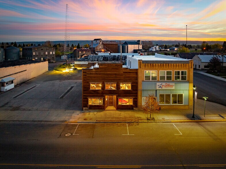 More Photos Of 417 Main St, Ashton Specialty For Sale