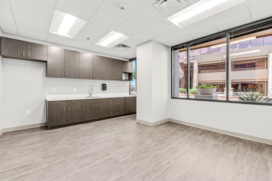 More Photos Of 9977 N 90th St, Scottsdale Medical For Lease