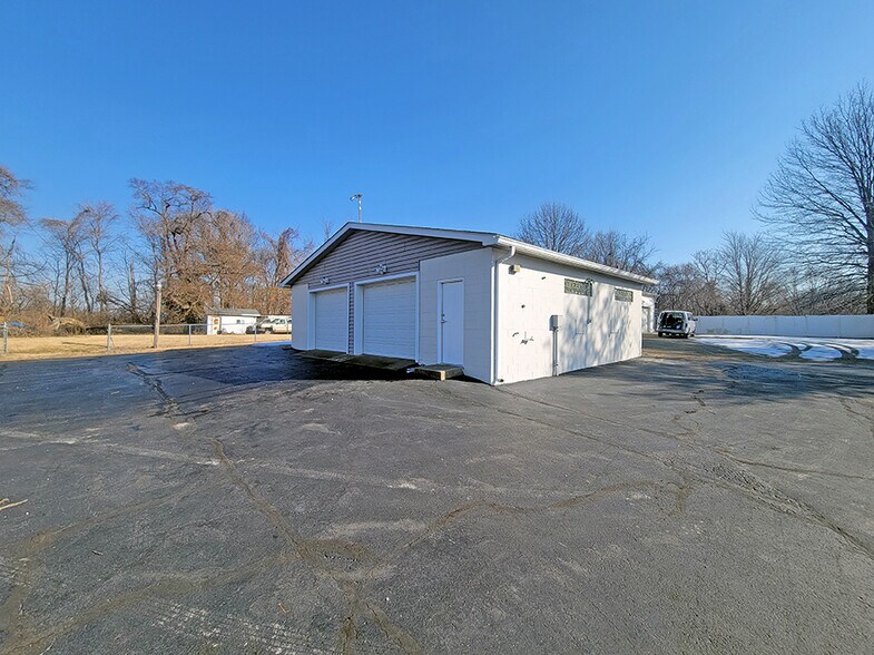 More Photos Of 8044 N Illinois St, Caseyville Office For Sale