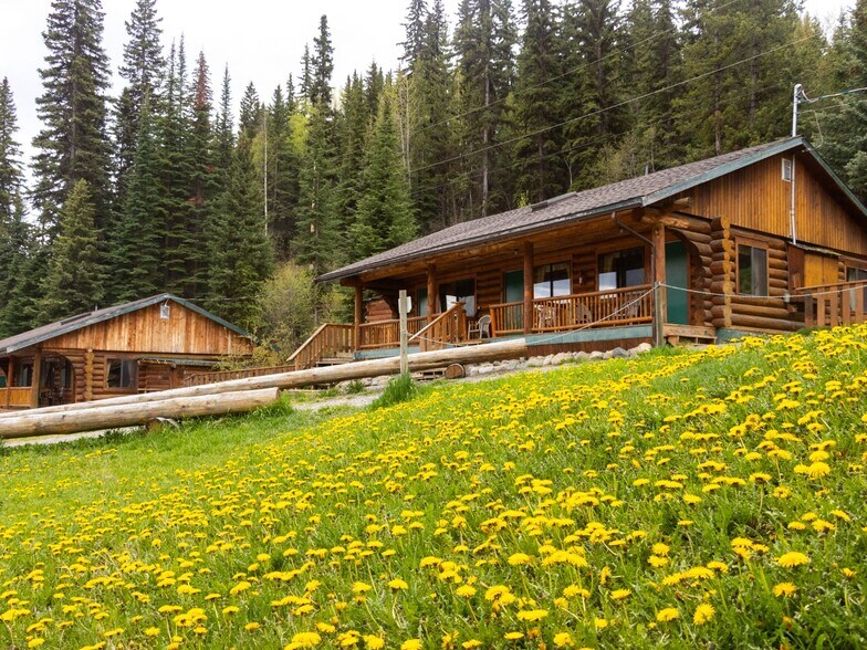 More Photos Of 8428 British Columbia 24, Lone Butte Hotel For Sale