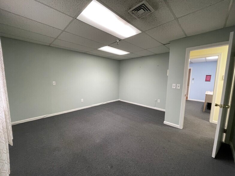 More Photos Of 344-350 Silas Deane Hwy, Wethersfield Medical For Lease