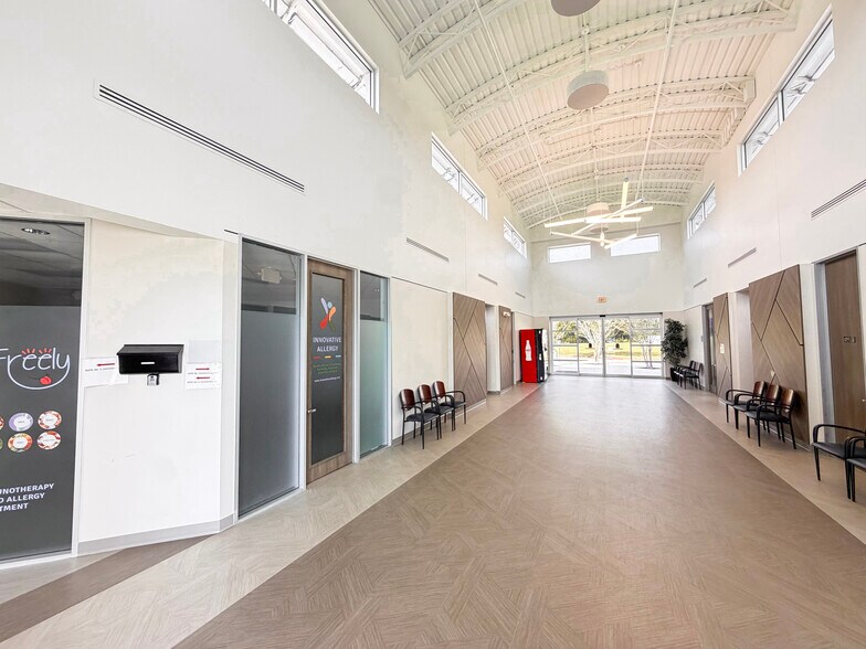 More Photos Of 1010 W Baker Rd, Baytown Medical For Lease