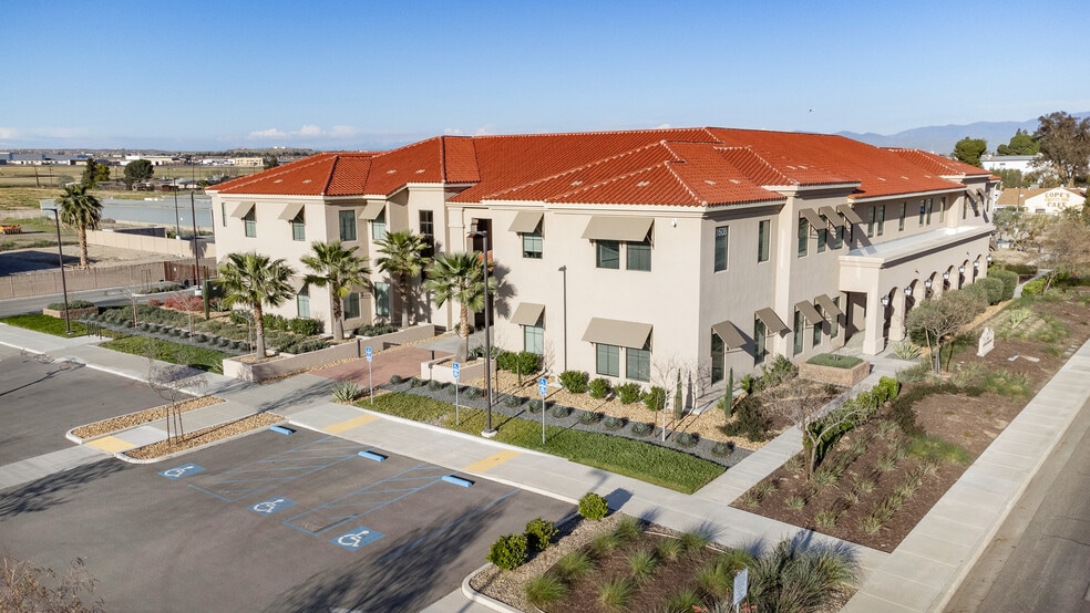 More Photos Of 1608 Norris Rd, Bakersfield Office For Lease
