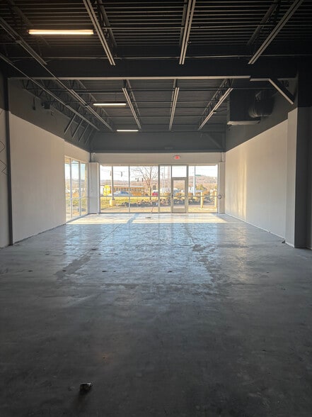 More Photos Of 1391 Morgantown Rd, Bowling Green Freestanding For Lease