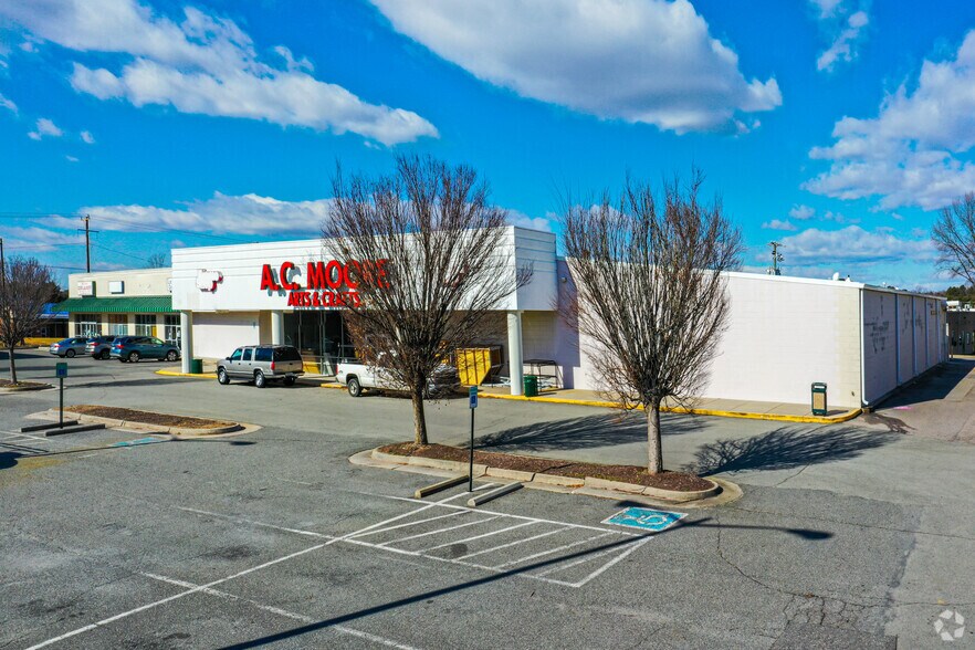 Primary Photo Of 7026-7042 Mechanicsville Tpke, Mechanicsville Storefront For Lease