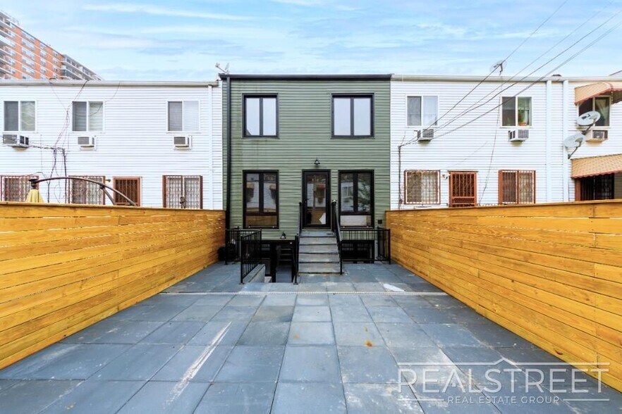 More Photos Of 110 McKibben St, Brooklyn Apartments For Sale