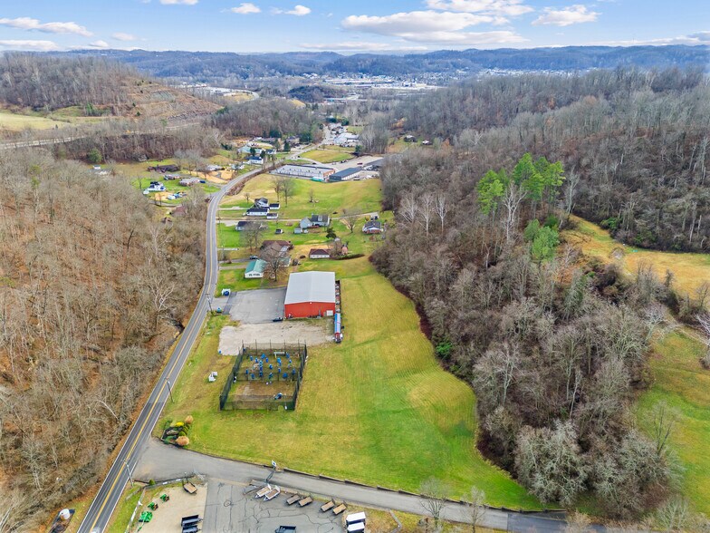 More Photos Of 591 Merritts Creek Rd, Huntington Sports And Entertainment For Sale
