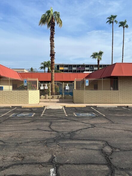 More Photos Of 1701 W Glendale Ave, Phoenix Medical For Sale