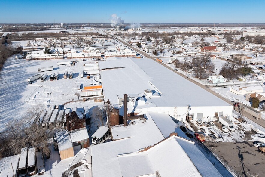 More Photos Of 1200 Bissell St, Venice Warehouse For Sale