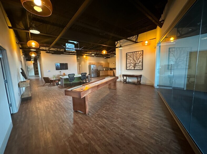 More Photos Of 22840 Woodward Ave, Ferndale Storefront Retail Office For Lease