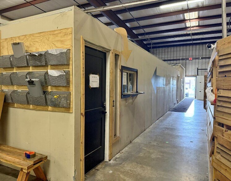 More Photos Of 2013 SE 18th St, Oklahoma City Manufacturing For Lease