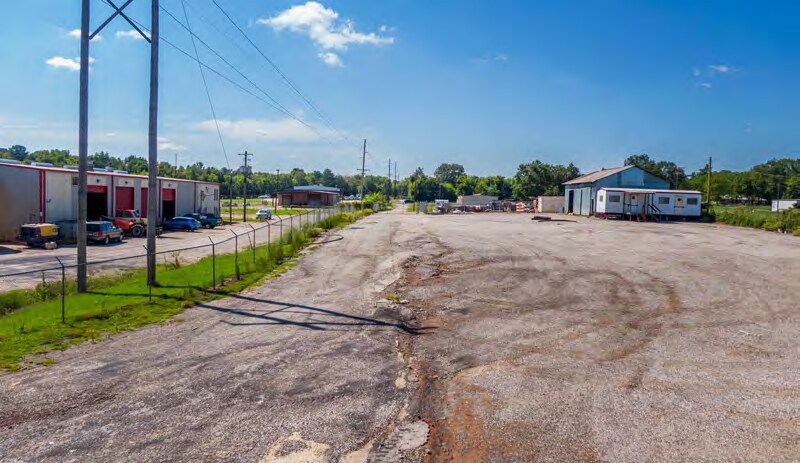 More Photos Of 2103 E SH 31, Kilgore Warehouse For Sale