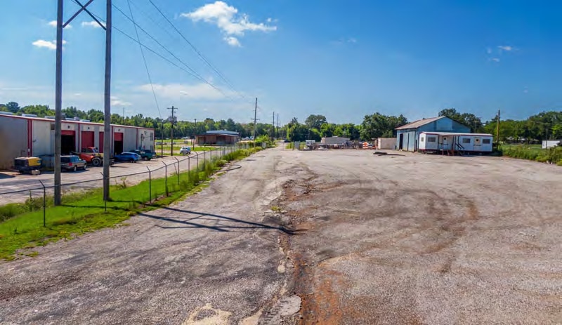 More Photos Of 2103 E SH 31, Kilgore Warehouse For Lease