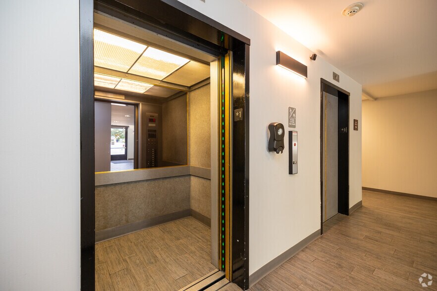 More Photos Of 800 N Grant St, Denver Office For Sale