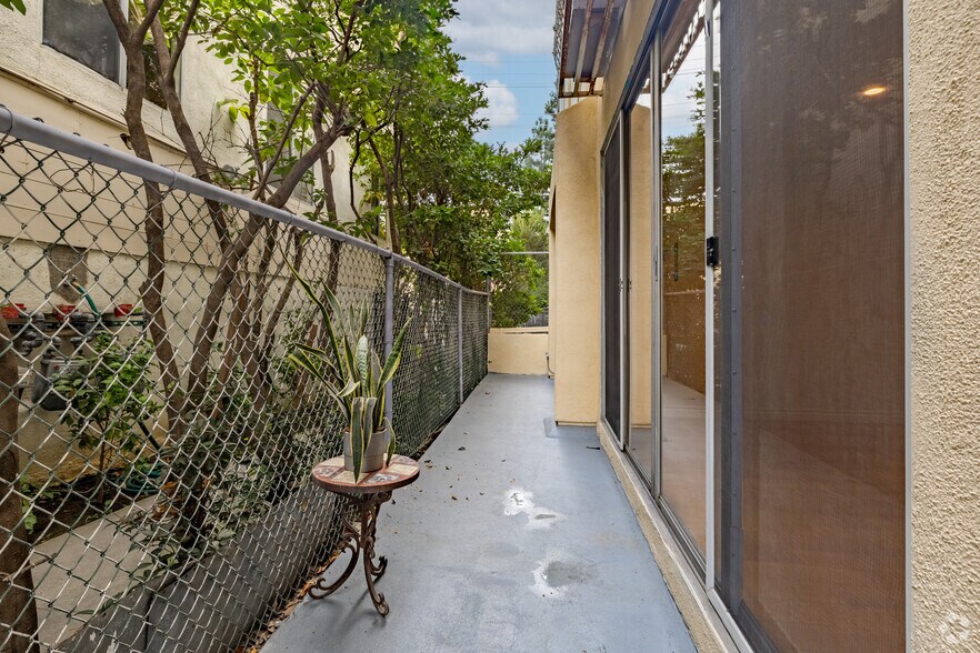 More Photos Of 432 N Palm Dr, Beverly Hills Apartments For Sale