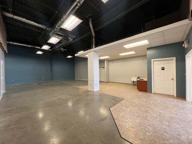 More Photos Of 2742 Barney Ct, McHenry Warehouse For Lease