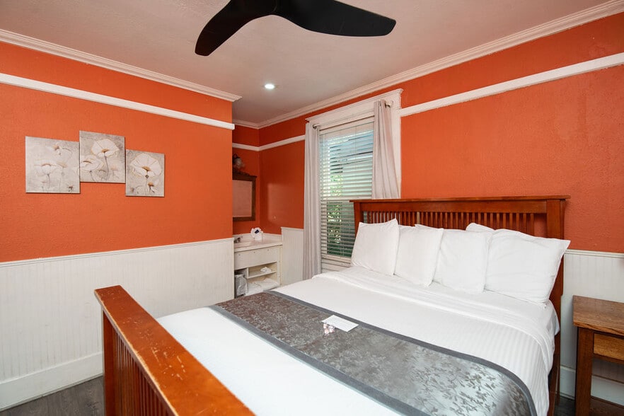 More Photos Of 18239 Main St, Jamestown Hotel For Sale