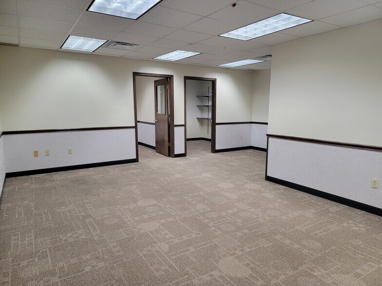 More Photos Of 1225 Woodlawn Ave, Cambridge Office For Lease