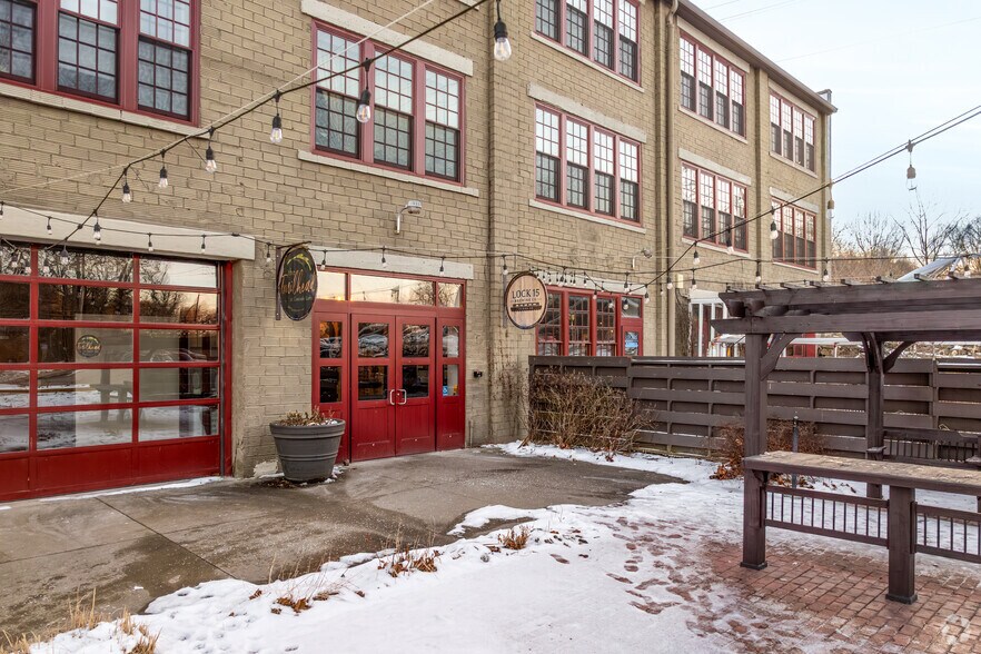 More Photos Of 21 W North St, Akron Apartments For Lease