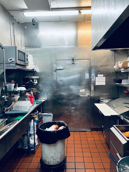 More Photos Of 1431-1449 Colorado Blvd, Pasadena Restaurant For Lease
