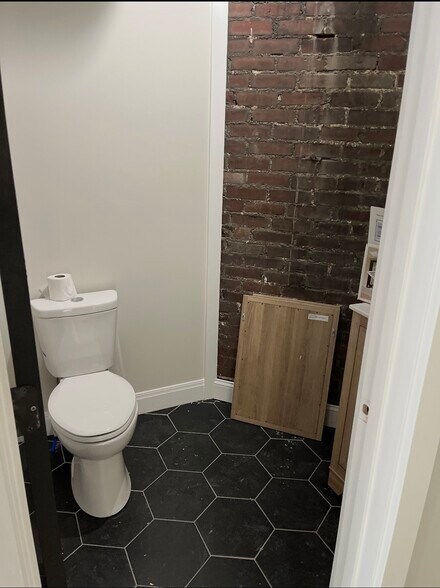 More Photos Of 1110 Logan St, Louisville Storefront Retail Residential For Sale