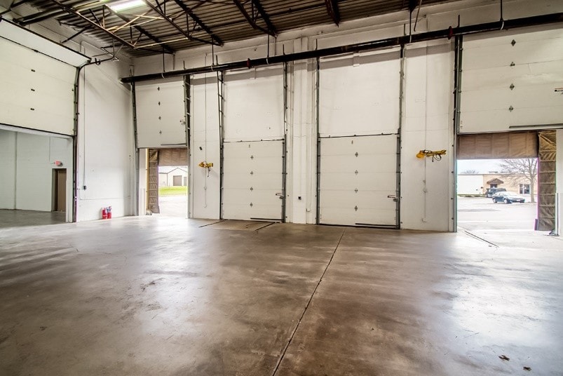 More Photos Of 515 Atlas Ave, Madison Manufacturing For Lease