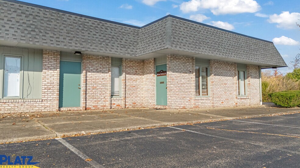 More Photos Of 5208 Mahoning Ave, Austintown Office For Lease