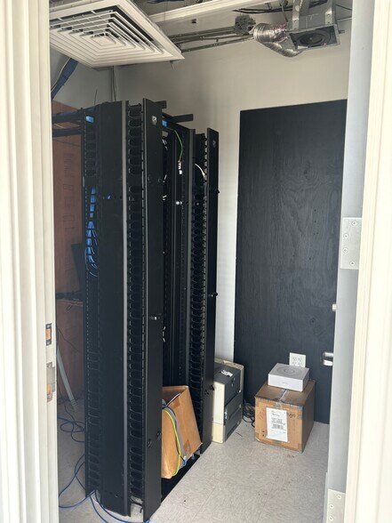 More Photos Of 1701 Ponce De Leon Blvd, Coral Gables Office For Lease