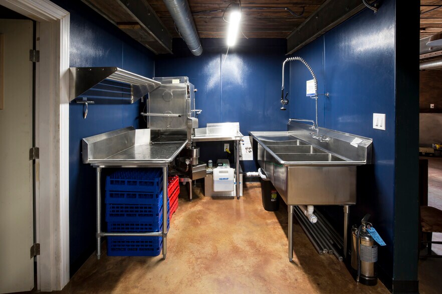 More Photos Of 11 Aleppo St, Providence Restaurant For Lease