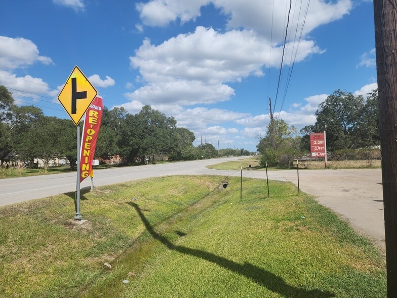 More Photos Of 9618 FM 1462 Rd, Alvin Convenience Store For Sale