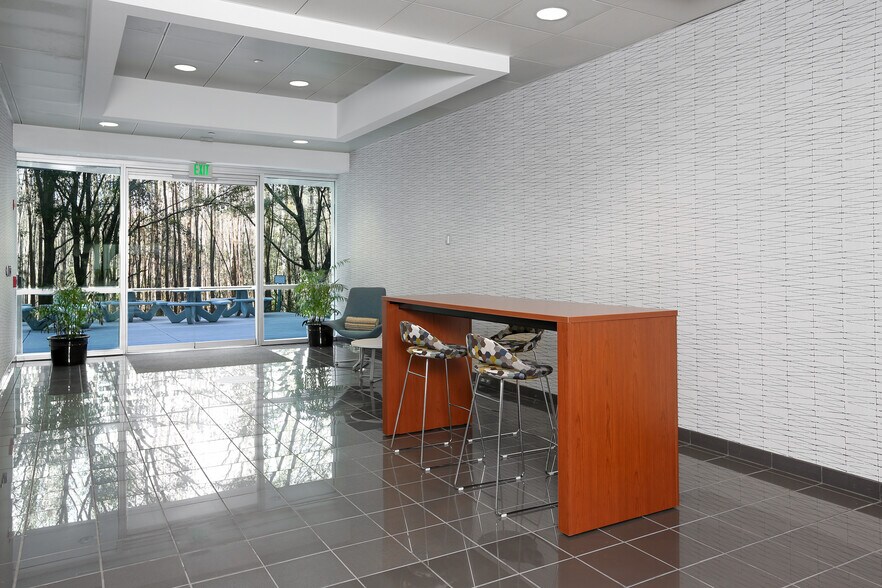 More Photos Of 18205 Crane Nest Dr, Tampa Office For Lease