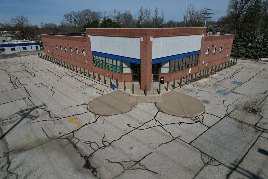 More Photos Of 325 E Waterloo Rd, Akron Drugstore For Sale