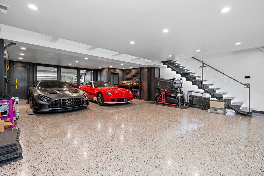 More Photos Of 135 W Speed Way, Pontiac Showroom For Sale