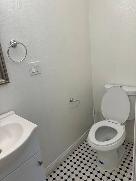 More Photos Of 1161 W 37th Dr, Los Angeles Apartments For Sale