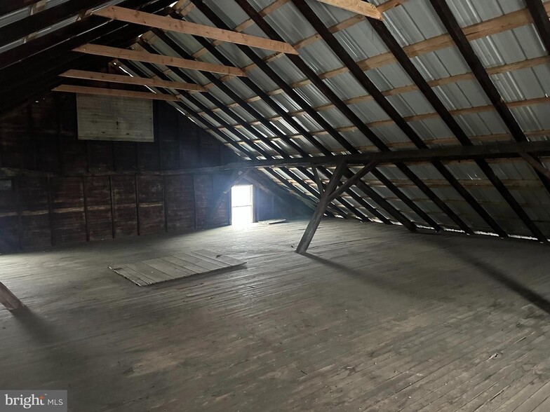 More Photos Of 9 Republic Aly, New Freedom Light Manufacturing For Sale