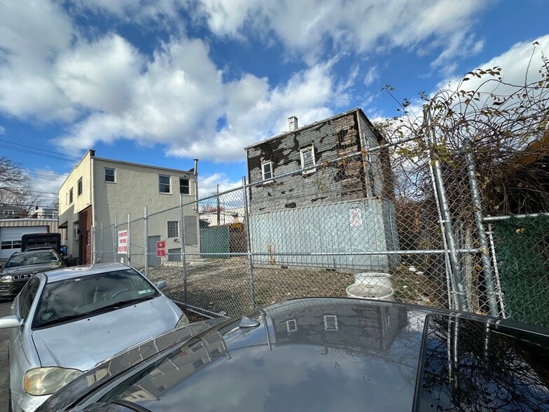More Photos Of 20 Fullerton Ave, Yonkers Light Manufacturing For Lease