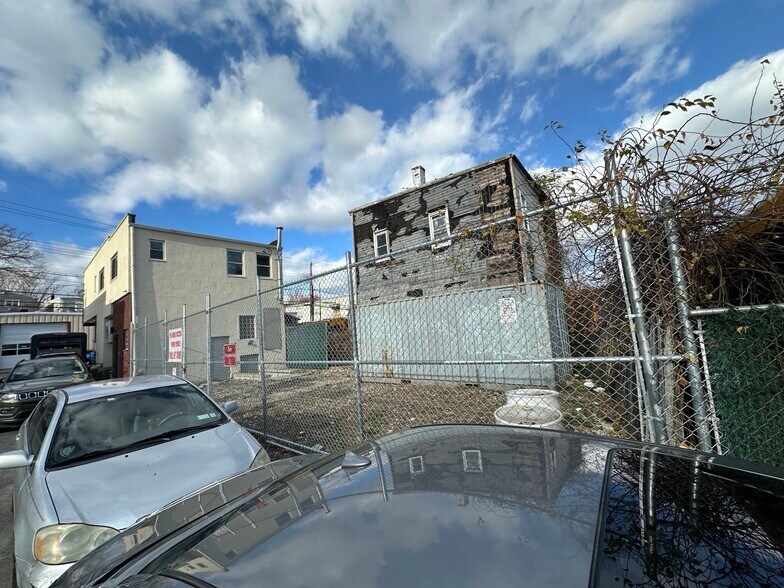 More Photos Of 20 Fullerton Ave, Yonkers Light Manufacturing For Lease