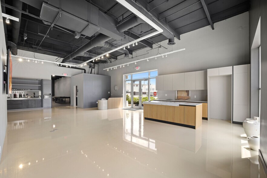 More Photos Of 255-275 NE 59th St, Miami Flex For Lease