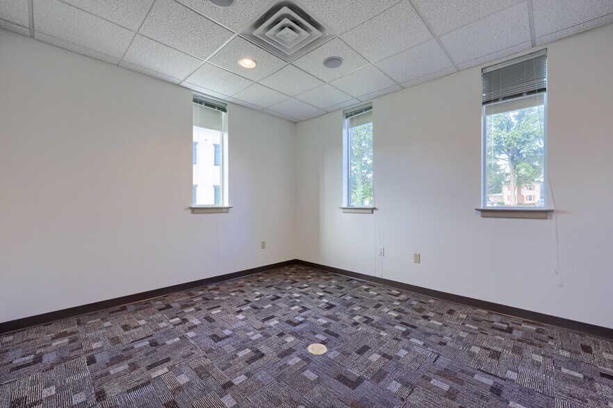 More Photos Of 1864 Oregon Pike, Lancaster Office For Sale