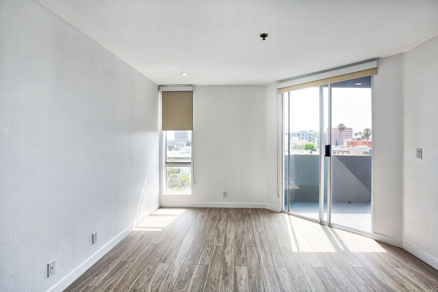 More Photos Of 8600 Burton Way, Los Angeles Apartments For Sale